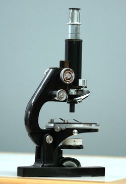 BAUSCH & LOMB VINTAGE PETROGRAPHIC POLARIZING MICROSCOPE W/ ROTATING 